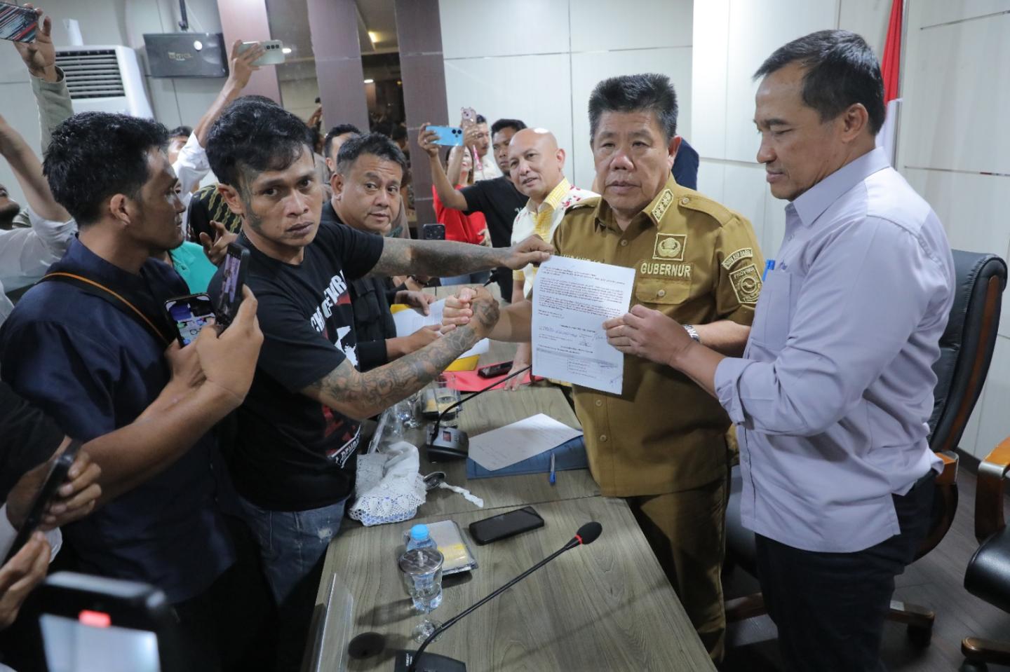 7EEF53AE-5872-4FE3-A048-B8882A4C02B4