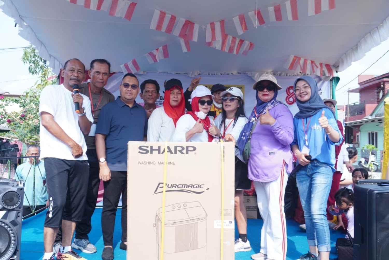 Firman Dyah : Semoga hadiah mesin cuci  ini bermanfaat untuk kebutuhan sehari-hari keluarga